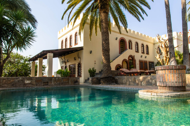 The farm extends over 11,000 hectares with an esta...